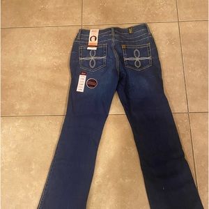 Women’s Aura Wranglers. 2 average